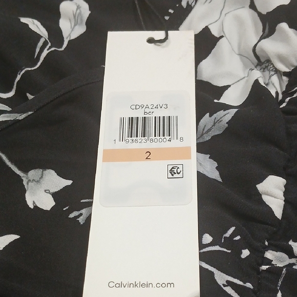 Calvin Klein Black and White Floral Croped Jumpsuit with VNeck Sz 2 New With Tag - Picture 11 of 11